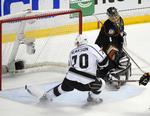 ude. Frederik Andersens 'konkurrent' i Anaheim-målet, Jonas Hiller, må se Los Angeles Kings score i slutspilsopgøret. 