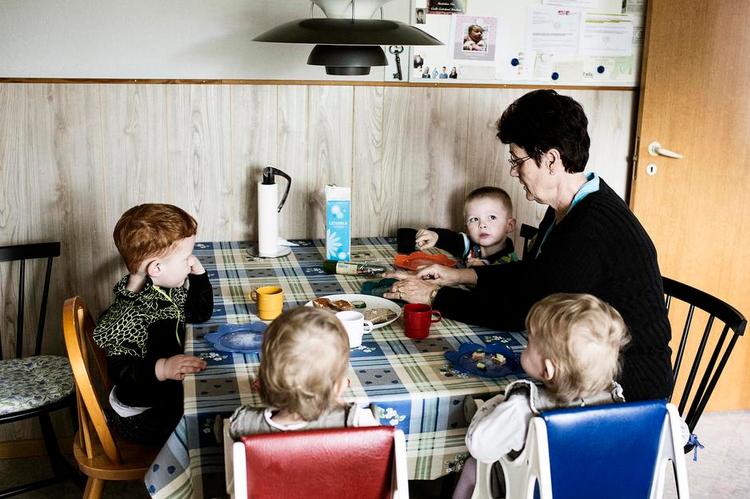 Ændringer. »Hvis jeg kun havde 3 børn, ville jeg da gå og krydre den«, fortæller den 60-årige dagplejemor Randi Cederlund fra Kalundborg. 