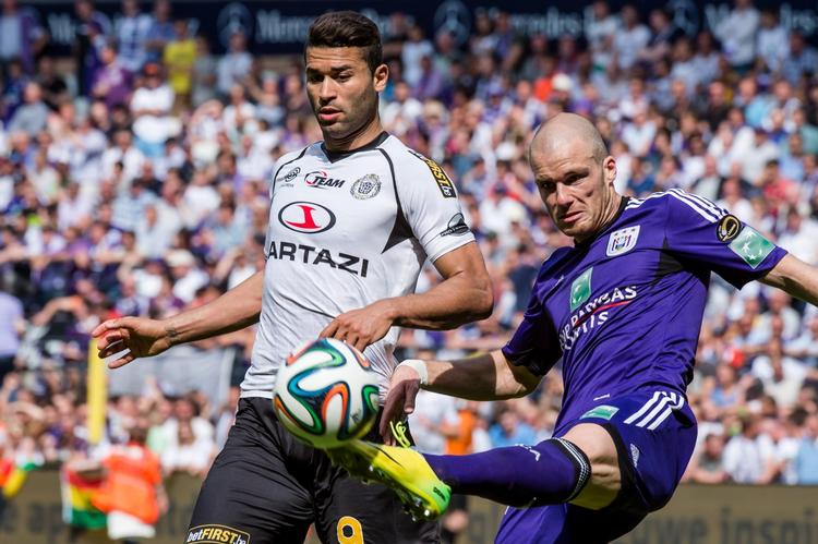 3-1. En sejr på sidste spilledag over Lokeren gjorde Bram Nuytinck og de øvrige Anderlechtspillere til belgiske mestre. 