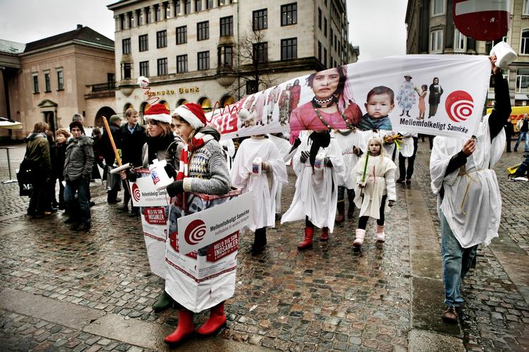 Nødhjælp. Fra 2011 til 2012 er de internationale hjælpeorganisationers indtægter faldet med 116,6 millioner kroner. 