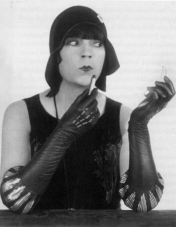 Filmstjerne. Asta Nielsen blev kaldt Die Asta i Tyskland, hvor hun var en stor international stjerne i stumfilm. Her er hun på toppen af karrieren i 1917. 