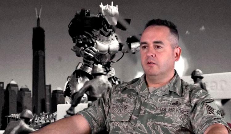 hjælp. Jason Edwards, 'master sergeant', ville inddrage Hulken i forsvaret. 