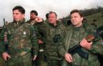 FOLKEMORD. General Ratko Mladic fotograferet under krigen i Bosnien i 1994. Nu indleder hans advokater forsvarstalerne under krigsforbryderretssagen i Haag. 