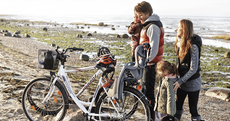 Ferie. Mange cykelturister søger naturen, når de hopper i sadlen, men nyt projekt skal åbne deres øjne for vejkirkerne i Danmark. 