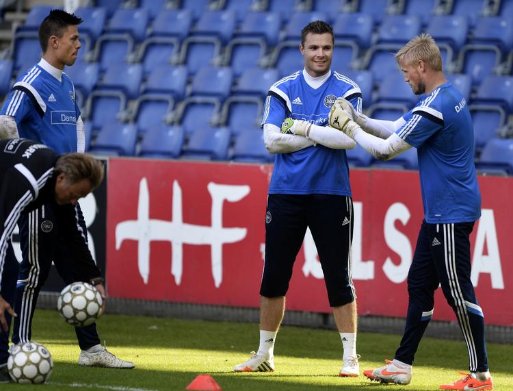 SKIFTEDAG. Samme dag som Stephan Andersen blev præsenteret som ny mand i FCK, trænede han med landsholdet på sin tidligere hjemmebane i Brøndby. 