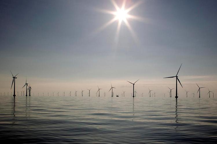 Havvind. Mere havvind er centralt. I vindscenariet skal der hvert år fra 2020 til 2050 bygges nye havmøller svarende til Anholt Havmøllepark, som er Danmarks største. I biomassescenariet indgår en ny havmøllepark af den størrelse hvert tredje år. 