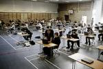 karakterkrav. Tænketanken DEA og Venstre foreslår nu at danske folkeskoleelever skal have 4 i matematik og dansk for at kunne komme på gymnasiet. 
