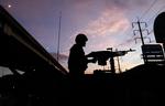 MAGT. Soldater ud for det thailandske sikkerhedsministerium efter den militære aktion, der ifølge hærchefen skal genoprette roen i landet. 
