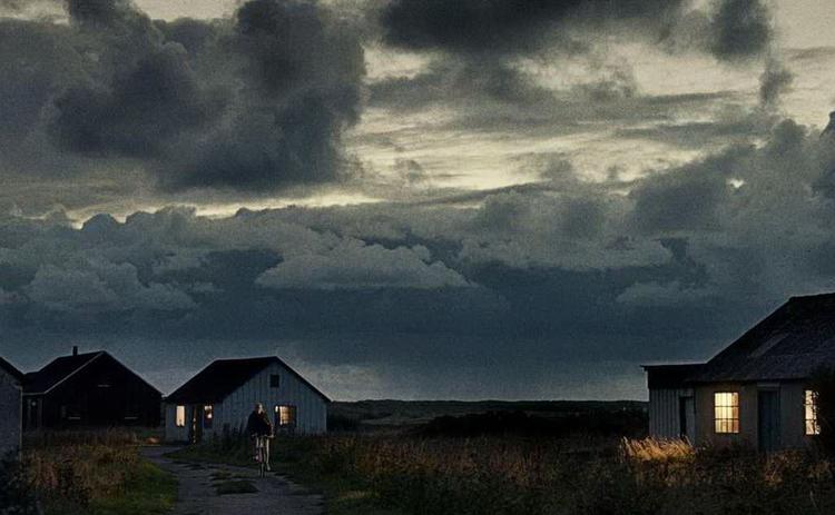 Nordic Horror. Det er instruktør Jonas Arnbys egen betegnelse for sin stil i filmen 'Når dyrene drømmer'. Betagende landskaber, nordisk lys og fatale konsekvenser af at pirke til hemmelighederne i en lille nordjysk fiskerby. 
