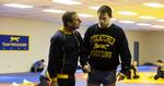 Guldhåbet. I 'Foxcatcher' har Du Pont (Steve Carrell) købt det unge bryderhåb Mark (Channing Tatum) i sin jagt på at erhverve sig en guldmedalje ved OL. Du Pont er en jaloux og dominerede faderfigur, og Mark er nem at få kløerne i, da han netop leder efter en af slagsen. 