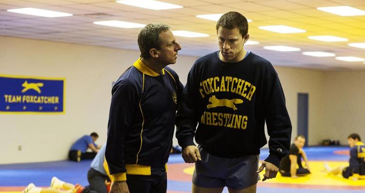 Guldhåbet. I 'Foxcatcher' har Du Pont (Steve Carrell) købt det unge bryderhåb Mark (Channing Tatum) i sin jagt på at erhverve sig en guldmedalje ved OL. Du Pont er en jaloux og dominerede faderfigur, og Mark er nem at få kløerne i, da han netop leder efter en af slagsen. 