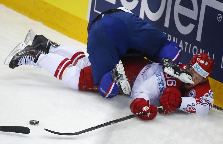 Mast. Jannik Hansen og Danmarks drøm om en plads i VM-kvartfinalerne blev knust i 3. periode af mandagens kamp mod Frankrig, der vandt 6-2. 