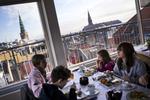Søndagsbrunch. På Café Hovedtelegrafen kan man få brunchbuffet og god udsigt. 
