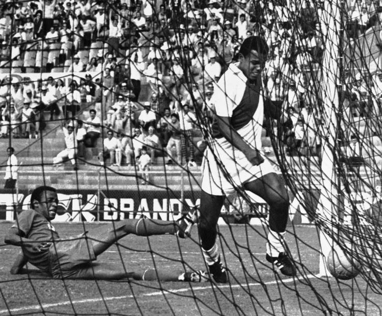 frisparksfinter. Teofilo Cubillas har scoret ved VM i 1970, hvor han var med til at spille Peru i kvartfinalen. Cubillas regnes for at være historiens bedste peruvianske fodboldspiller. 