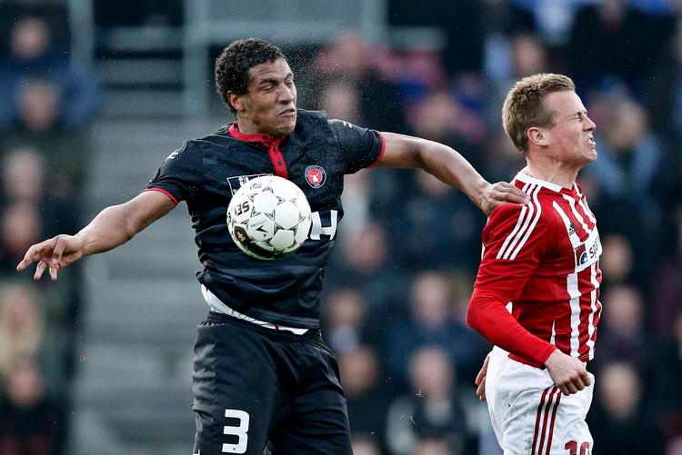 skade. FC Midtjyllands Kolja Afriyie (tv) er afklaret med, at karrieren nu afsluttes. 