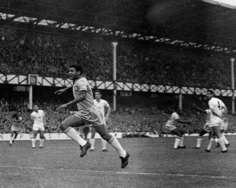 2-0. Sit 12. og sidste mål på landsholdet scorede Garrincha i 1966, da Brasilien slog Bulgarien 2-0 på Goodison Park i Liverpool. 