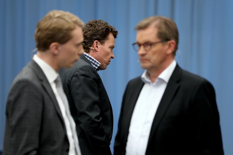 Debatduel. Morten Messerschmidt (tv), Morten Helveg Petersen (midten) og Bendt Bendtsen var alle en del af gårsdagens debat på TV2, der af mange betegnes som mere råberi end saglig debat. 