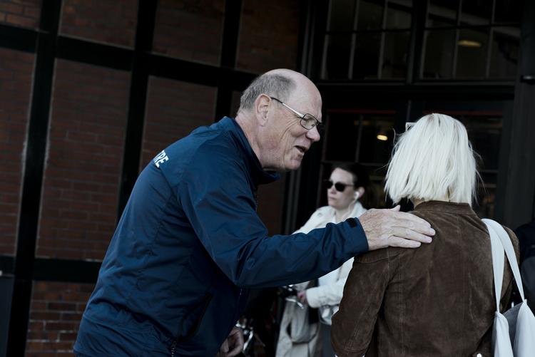Tilfredshed. V-kandidat Jess Myrthu mener, han nu kan give vælgerne klart svar på sagerne om Lars Løkke Rasmussens bilag, og at vælgerne er langt mere positive. Men stemningsskiftet er svært at få øje på. 