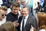 Selfie. Venstres formand, Lars Løkke Rasmussen, stillede velvilligt op til fotografering på Torvet i Køge i dag. 