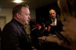 tøjsagen. Halvdelen af danskerne mener, at V-formand Lars Løkke Rasmussen bør lægge sine skattepapirer frem som dokumentation for, at han har betalt den skat han skal i relation til tøjindkøb foretaget af partiet. 