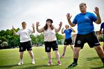 sundere. Jesper Olsen (til højre) er glad for at røre sig og danse zumba, for han har hele livet vejet for meget. Ud over zumba var der denne formiddag boksning, styrketræning og spinning før et sundt måltid bestående af kylling og salat. 
