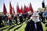 faneflugt. Fagbevægelsen er i krise. Siden 2010 har langt over 100.000 lønmodtagere krøllet medlemskortet sammen. 
