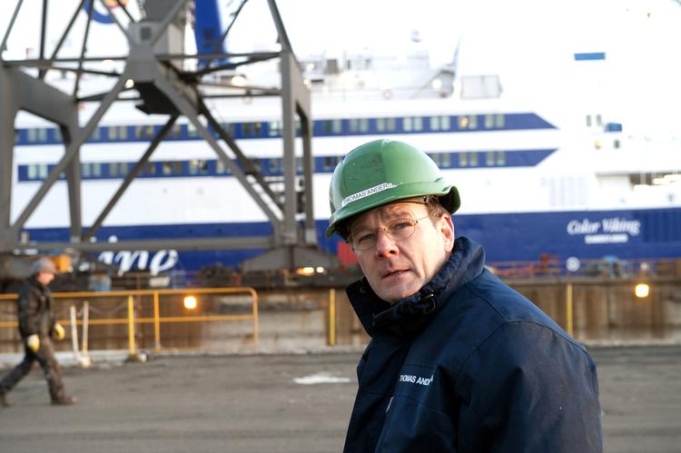 arbejdsgiver. Det er Fayard, som Thomas Andersen er direktør for, der har gaflet den store reparationsordre på den borerig, som ligger til overhaling på Lindø ved Munkebo. 