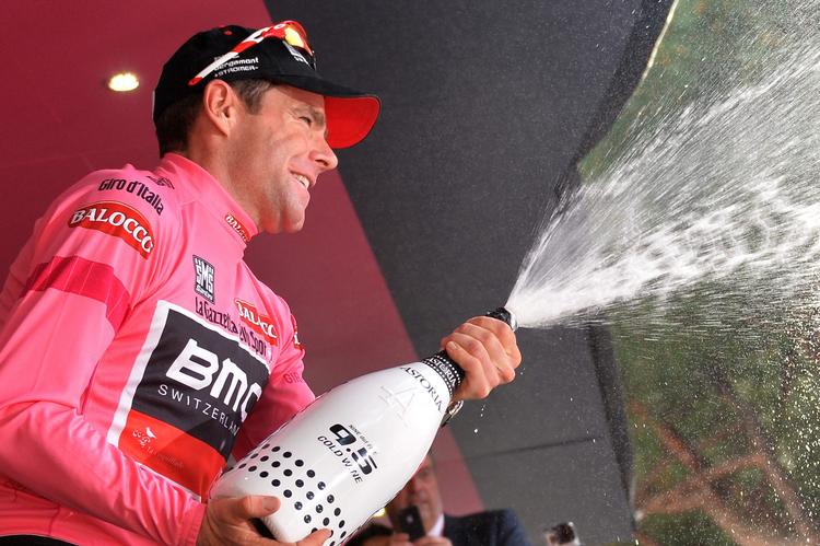 Lyserød. Den tidligere Tour de France-vinder har fremragende egenskaber i kampen mod uret og øjner en cementering af toppositionen. 