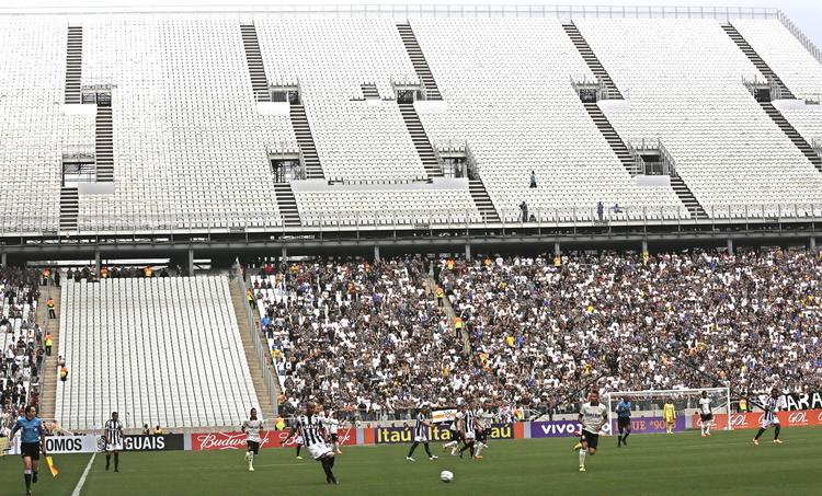 Ufærdigt. Corinthians tabte 1-0 på sin nye hjemmebane i testkampen mod Figueirense i søndags. 