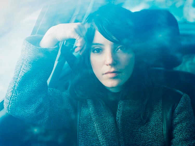 Spændvidde. Kender du ikke Sharon Van Etten, så tænk skælvende P.J. Harvey blandet med Emmylou Harris' harmonier. 