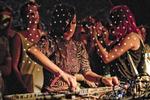 SYNTH. Xosar optræder live på trommemaskiner og synthesizere. 