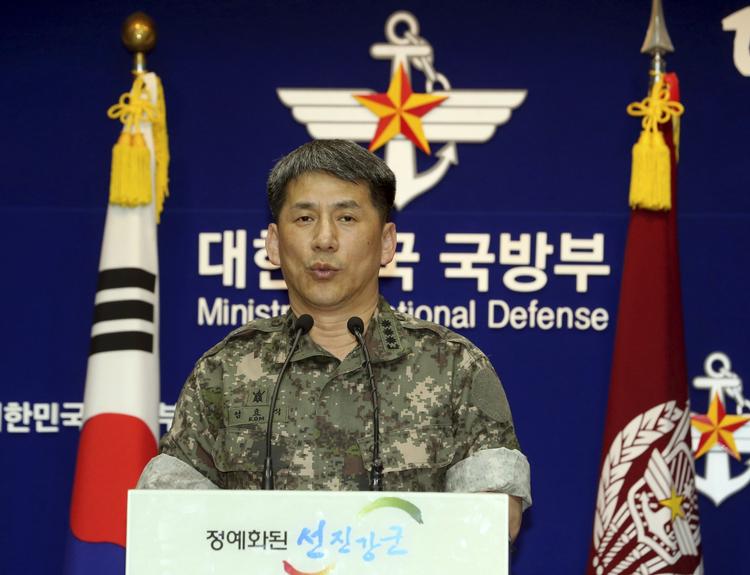 missilaffyring. Det sydkoreanske forsvar informerede i dag offentligheden om missilaffyringerne mellem henholdsvis et nordkoreansk og et sydkkoreansk krigsskib. 