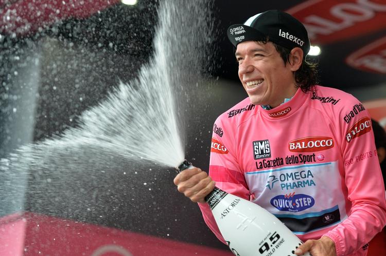 ENKELTSTART. Som hurtigste mand i dagens enkeltstart kørte Rogoberto Uran sig i den lyserøde Giro-førertrøje. 
