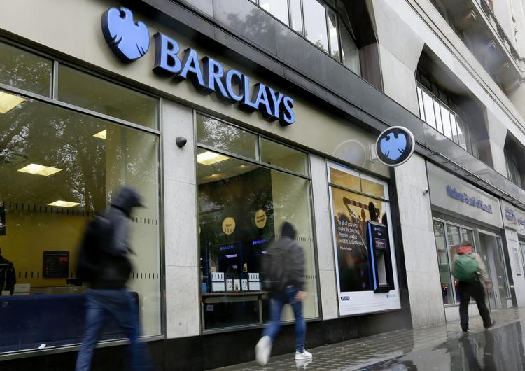 svindel. Barclays er blevet idømt en bøde på en kvart milliard kroner og får samtidig en voldsom kritik af de britiske finansmyndigheder. 