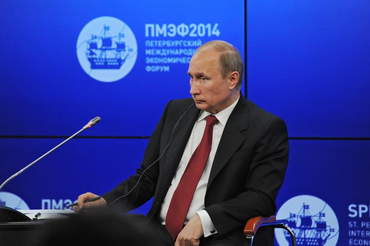 krig. Ruslands præsident, Vladimir Putin, siger, at politikerne i Washington bærer et stort ansvar for krigen i Ukraine. 
