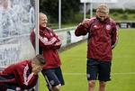 heppekor. Lasse Schöne (tv) håber på Atletico i aftenens CL-finale, mens Simon Kjær (th) stiller sig neutral, men tror på Real Madrid. 