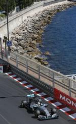 træningstider. Mercedes-kører Lewis Hamilton fik igen den hurtigste træningstid, da feltet gjorde klar til kvalifikationen i Monaco. 