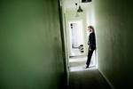 ude. Engang stod teatrene i kø hos Astrid Saalbach. I øjeblikekt skriver hun på et stykke til Århus Teater. Derfter regner hun med, at hun må skrive romaner. 