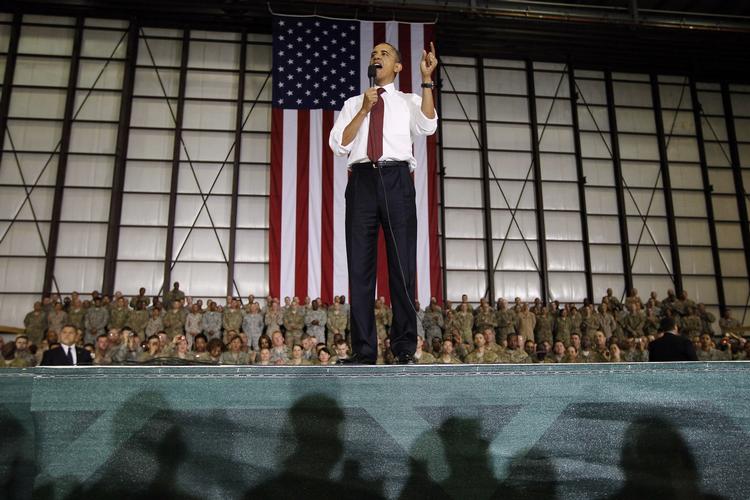 Tak. Præsident Barack Obama landede i aften lokal tid for at takke soldaterne for deres indsats i den snart 13 år lange krig. 