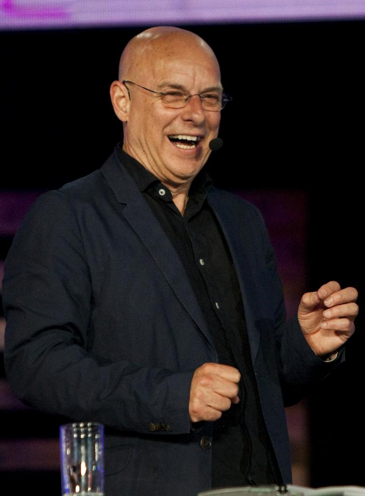 pioner. Den legendariske producer Brian Eno er den ene havldel af Eno &amp; Hyde. 