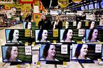 køb! Nye tal for forbrugertilliden viser, at den er i top, og økonomer håber, at danskerne nu vil gå ud og bruge nogle penge, så der kan blive sparket gang i økonomien. Det samme gør regeringen. 
