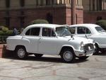 SYMBOL. Hindustan Motors' Ambassador er et ikon i Indien. Men nu er det slut: Fabrikken indstiller fremstillingen af den gamle bilmodel. 