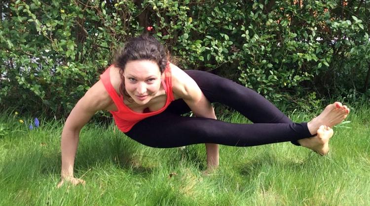 gratis. Susanne Lidang, der er yogainstruktør på fuld tid efter at have sagt op som folkeskolelærer, vil gerne give almindelige mennesker en chance for at prøve hatha yoga. 