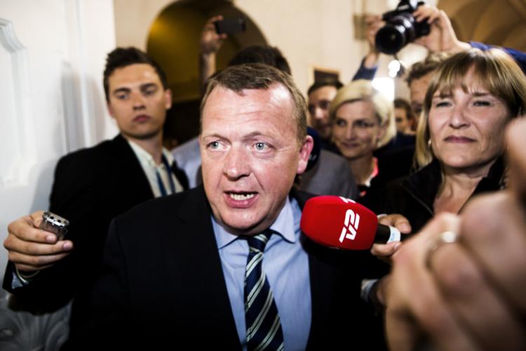 PENGE. Lars Løkke Rasmussen afviser, at han er afhænging af andres penge. 