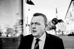 Presset. »Vi er i en alvorlig situation«, sagde Lars Løkke på Rådhuspladsen i København i går. I næste uge skal opbakningen til ham drøftes på et hovedbestyrelsesmøde. 