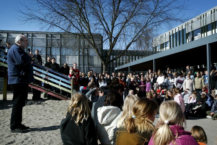 prisfusk. Bagmandspolitiet anklager et stort tømrer- og snedkerfirma for blandt andet at have deltaget i prissnyd i forbindelse med en asbestsanering af Høje Gladsaxe Skole i 2009. 