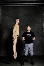 NÆRKAMP. Når den perfekte balletkrop går i clinch med den krigs skadede krop, bliver det både en kritisk duel og en bevægende duet. 