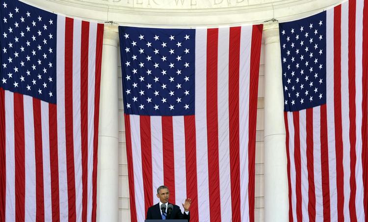 Den amerikanske præsident Barack Obama taler på en kirkegård I Arlington, Virginia i anledning af Memorial Day. Han opfordrer amerikanerne til at mindes de soldater, som er faldet i krig. 
