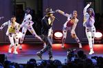 Den amerikanske sanger Pharell Williams gav en privat koncert i galleriet Perrotin i Paris. Galleriet har en udstilling under navnet ’Girl’, som Pharell agerede kurator for. 