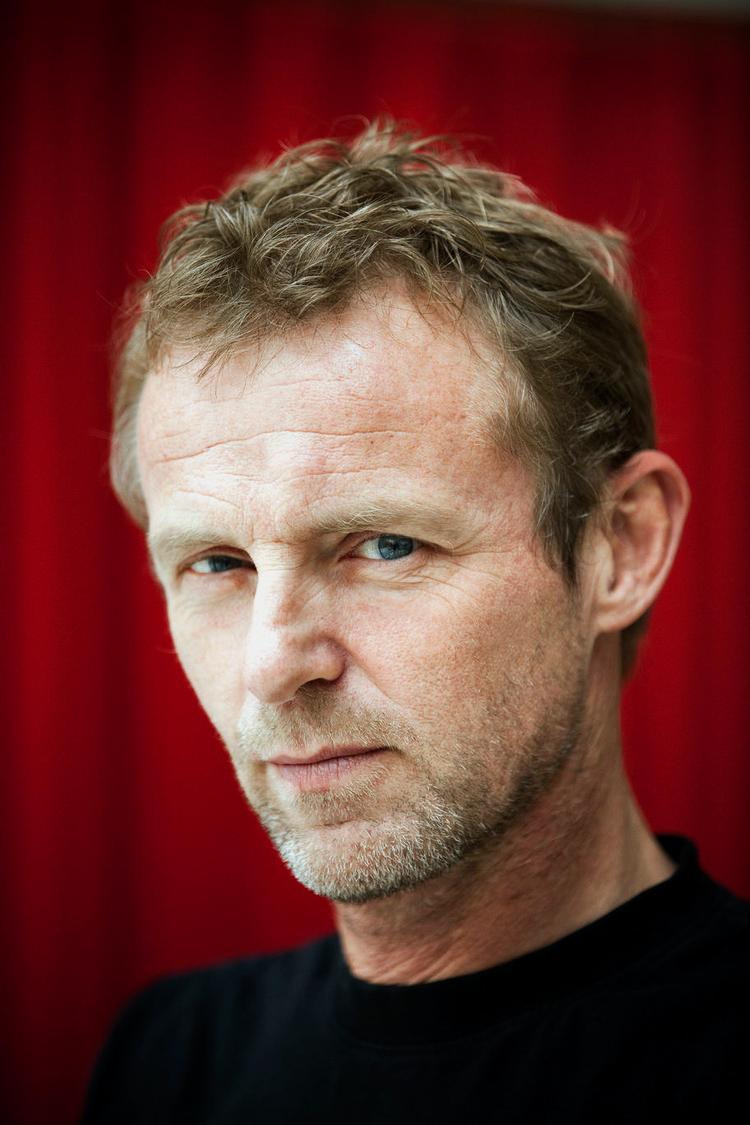 sællert. Jo Nesbø afslørede forleden over for Daily Express, at serien om den norske kaospilot og snushane Harry Hole måske ikke slutter med romanerne 'Genfærd' og 'Politi', som mange (både læsere og forlæggere) havde frygtet. 